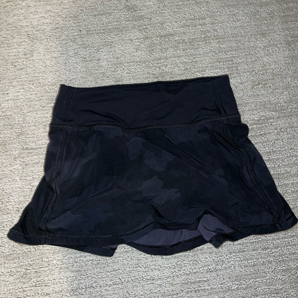 Black camo lulu skirt